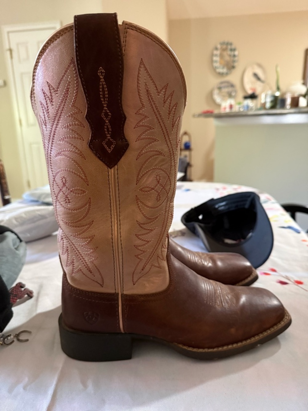 Ariat “Festival” brown and pink boots. Size 8. Excellent condition